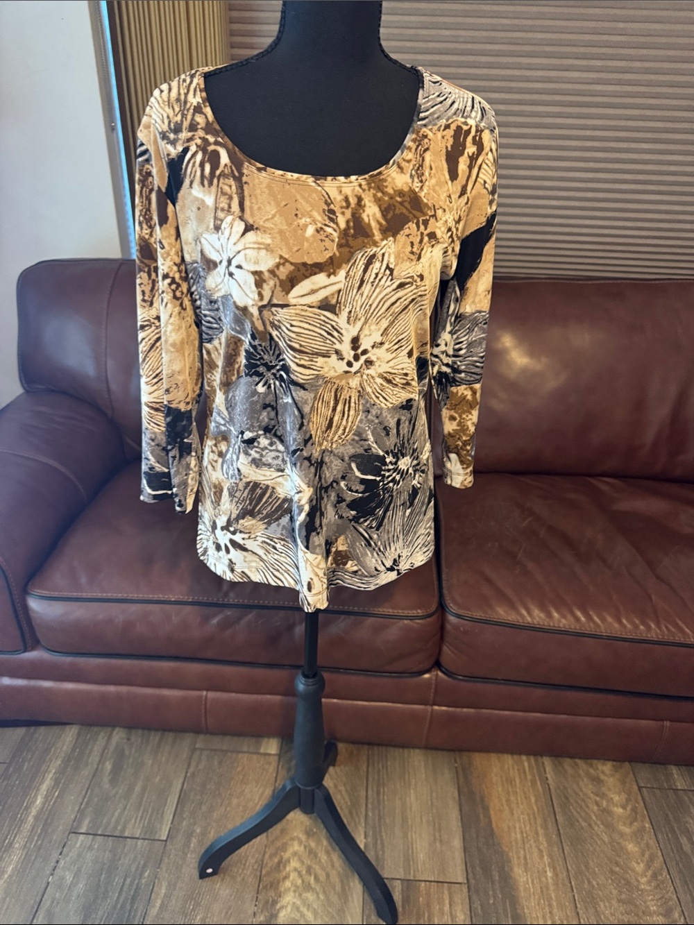 Chico's Floral Scoop Neck Long Sleeve Top in Tan and Black